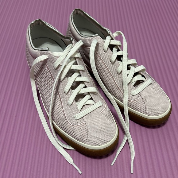 𝓡𝓸𝓽𝓱𝔂’𝓼 Lilac Lace ups 💜 - Picture 3 of 7